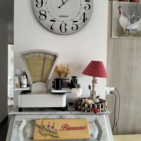 Chez Isa Apartment Massilly Екстериор снимка