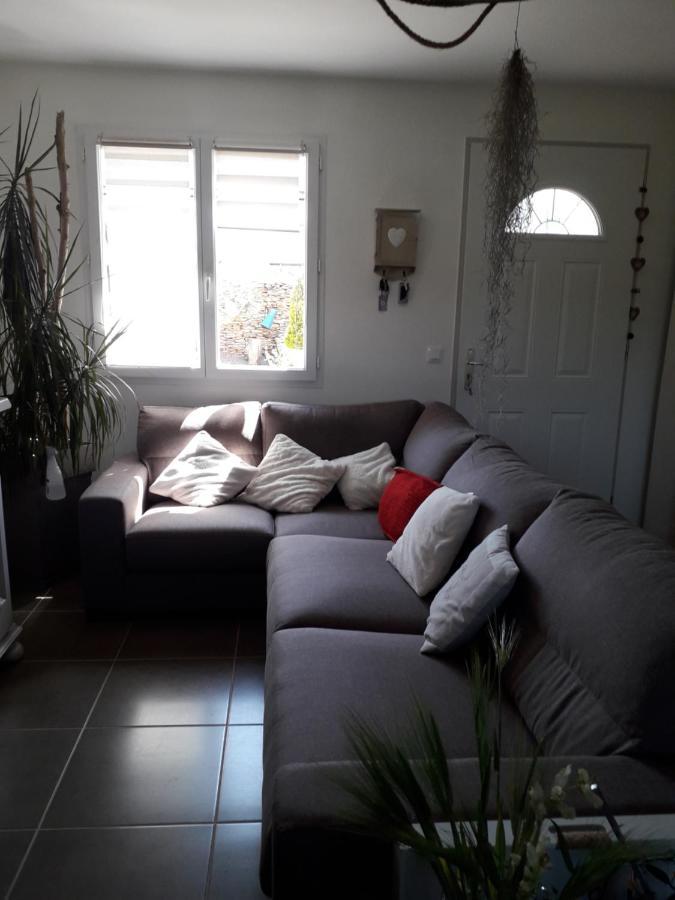 Chez Isa Apartment Massilly Екстериор снимка