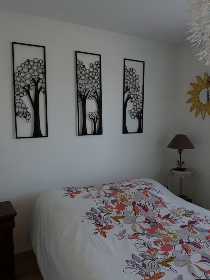 Chez Isa Apartment Massilly Екстериор снимка